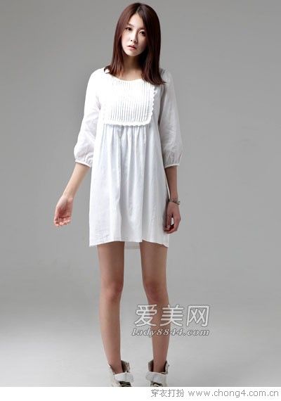 雅致纯白连衣裙