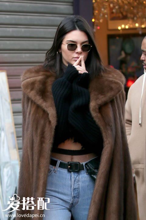 肯豆（Kendall Jenner）巴黎时装周街拍